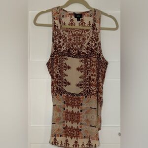 BUNDLE 4/$12💥 
Print top size medium.